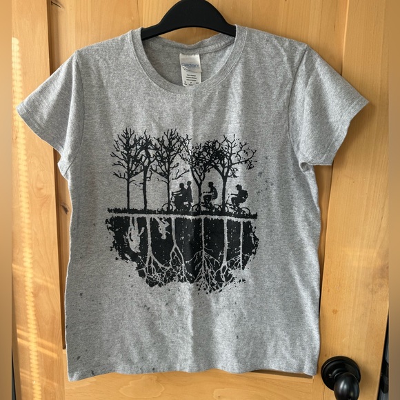 EUC Stranger Things T-Shirt, Ladies small - Picture 1 of 2